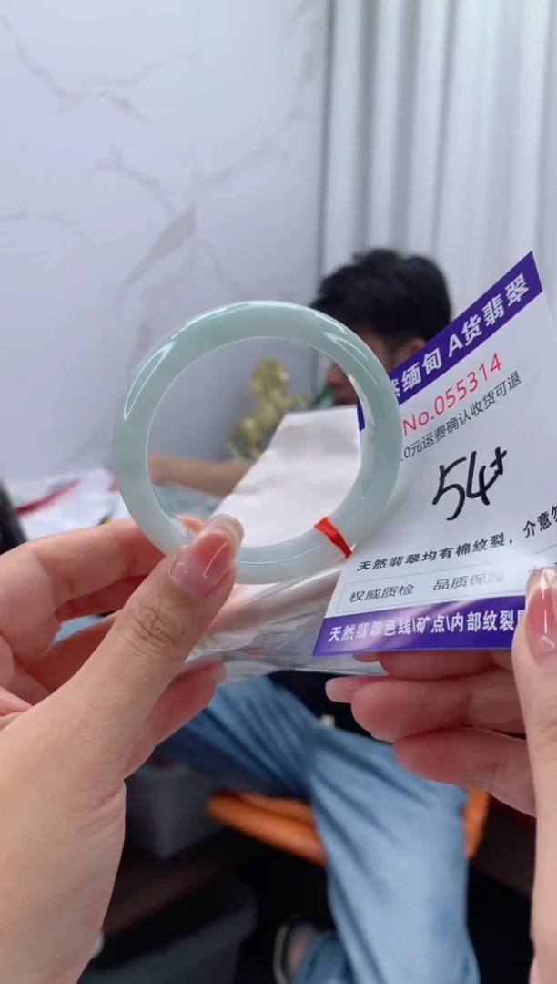 翡翠手镯未镶嵌有纹，完美者勿拍