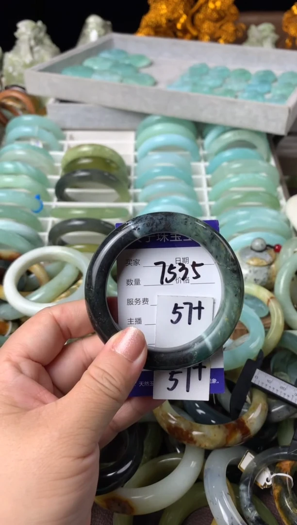 【闪购商品】蛇纹石玉手镯未镶嵌7535
