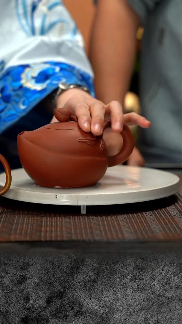 黑疾星 寿桃 紫砂壶 154