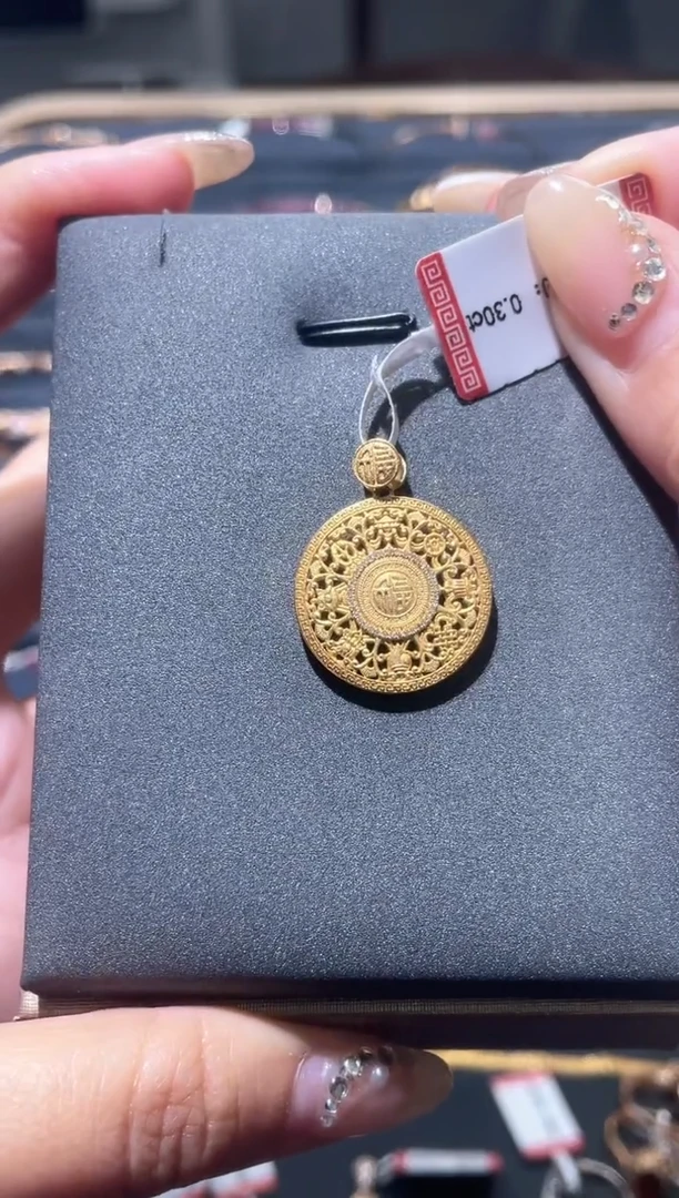 【闪购商品】钻石吊坠(不含链)18K金镶嵌钻石吊坠