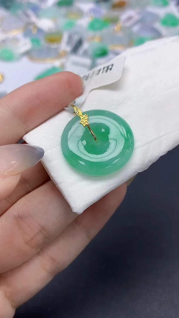 翡翠18K金镶嵌颈饰天然缅甸a货翡翠