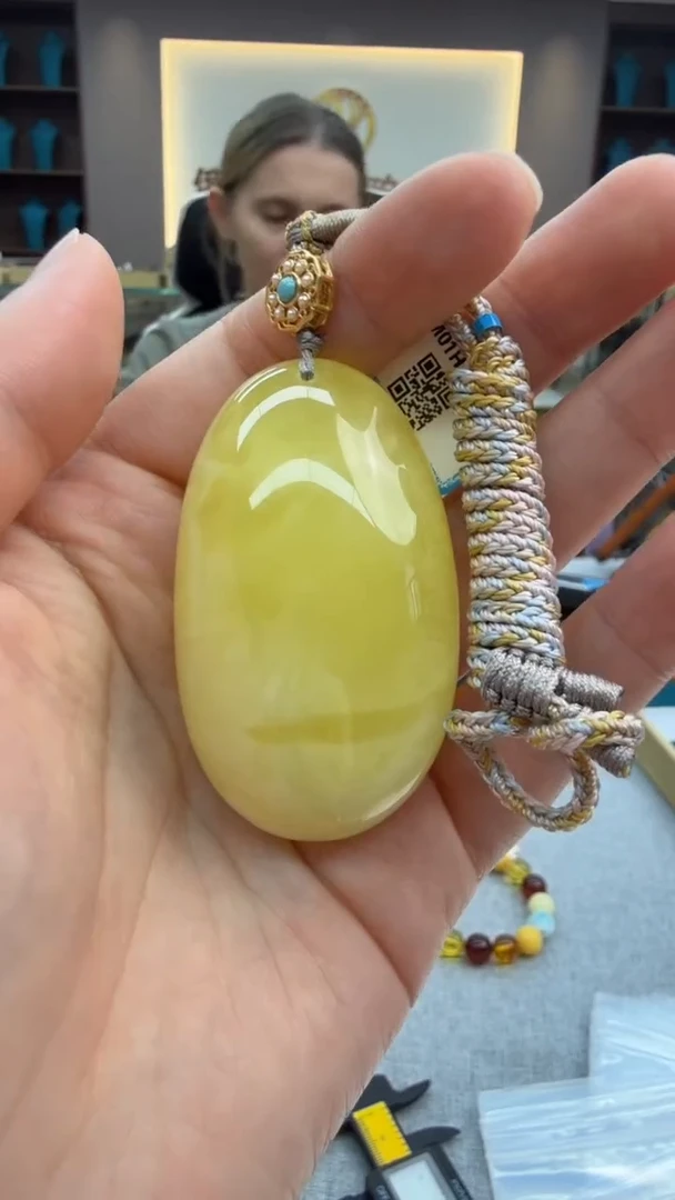 琥珀颈饰未镶嵌173秒拍号 假一罚三