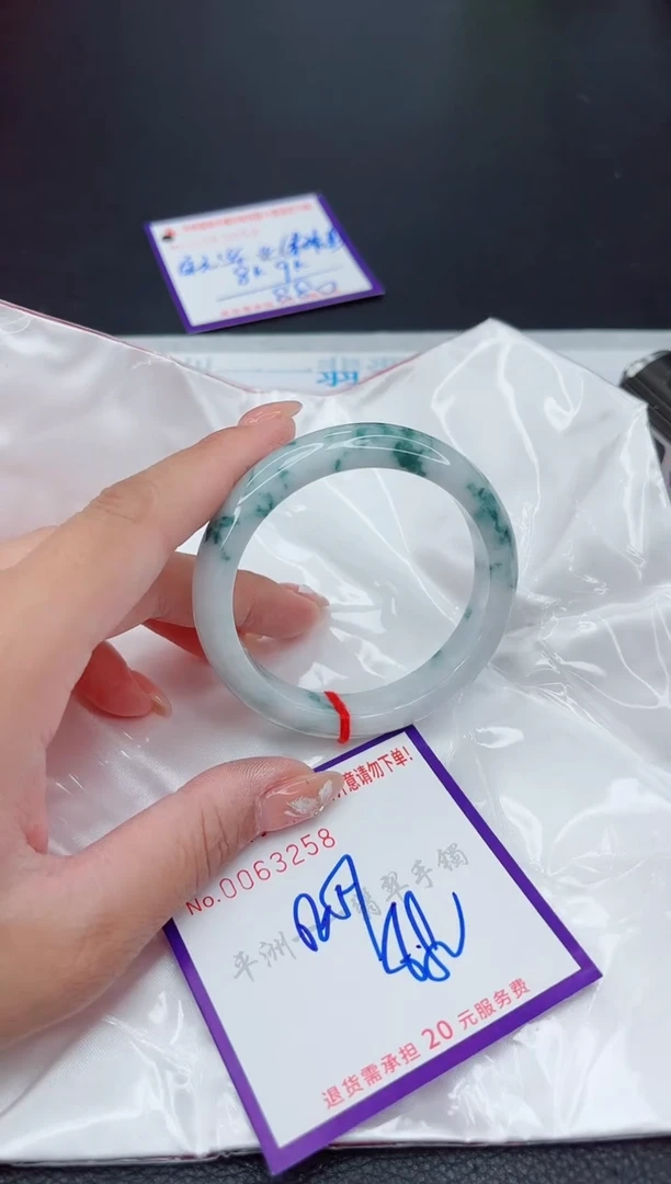 翡翠手镯未镶嵌1