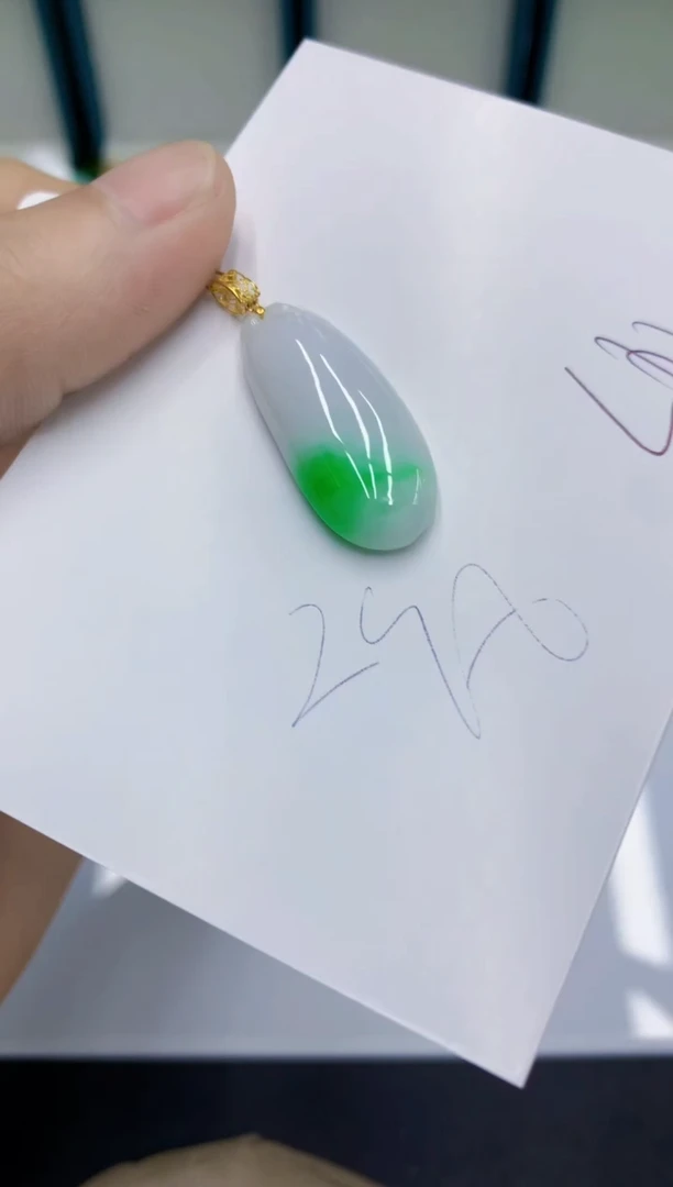颈饰18K金镶嵌翡翠翡翠
