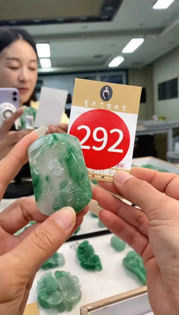 颈饰未镶嵌石英质玉山水+292