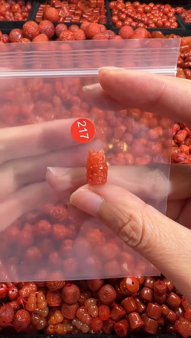 南红玛瑙未镶嵌颈饰1