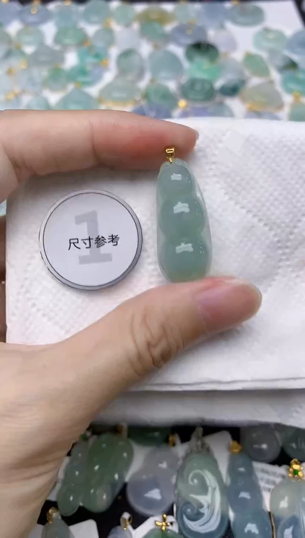 颈饰18K金镶嵌翡翠天然A货翡翠