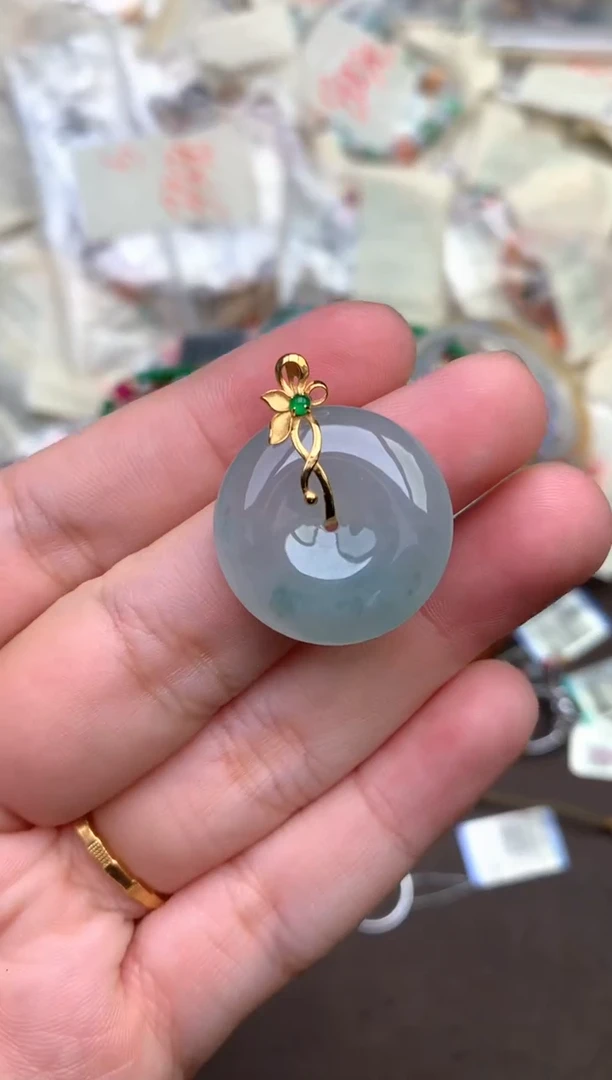翡翠挂件18K金镶嵌—