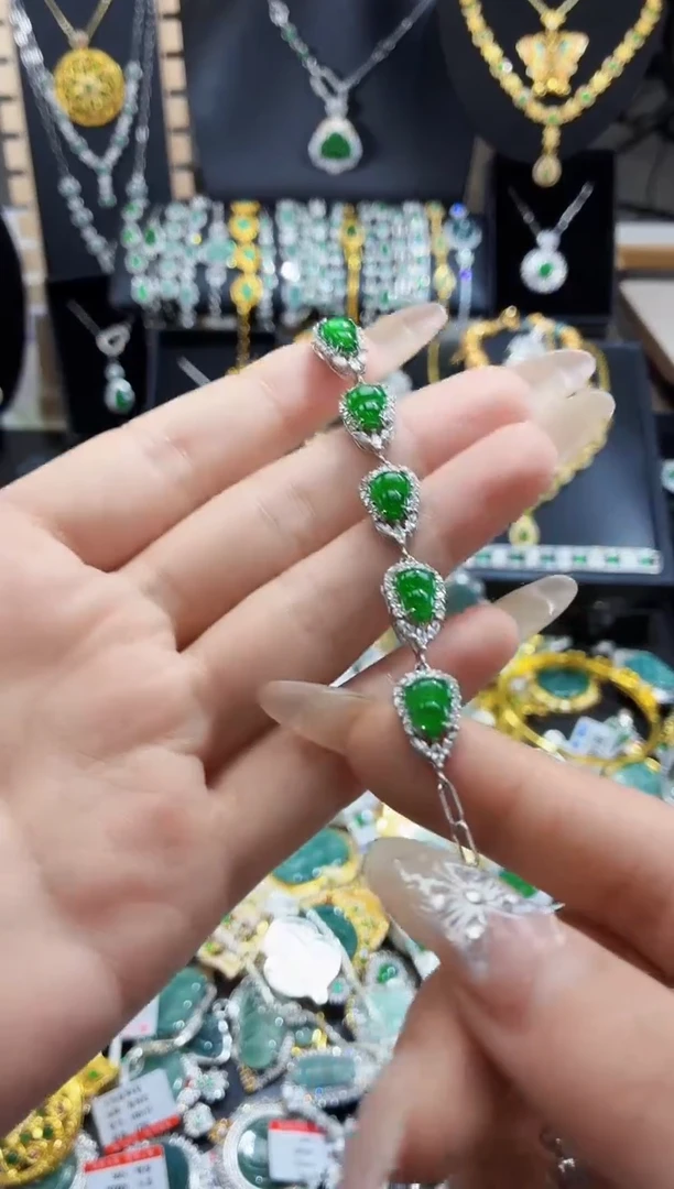 翡翠未镶嵌吊坠(不含链)天然翡翠a货 多样性发其一