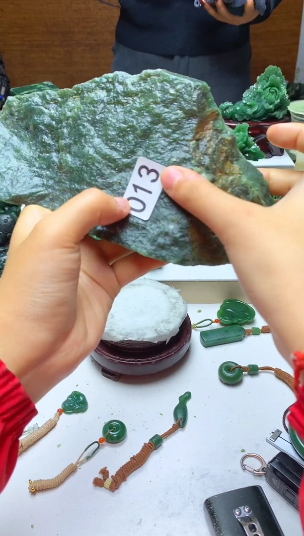 未镶嵌和田玉摆件1