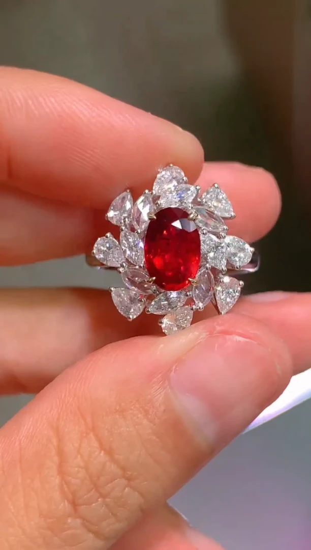 18K金镶嵌戒指红宝石2.02CT