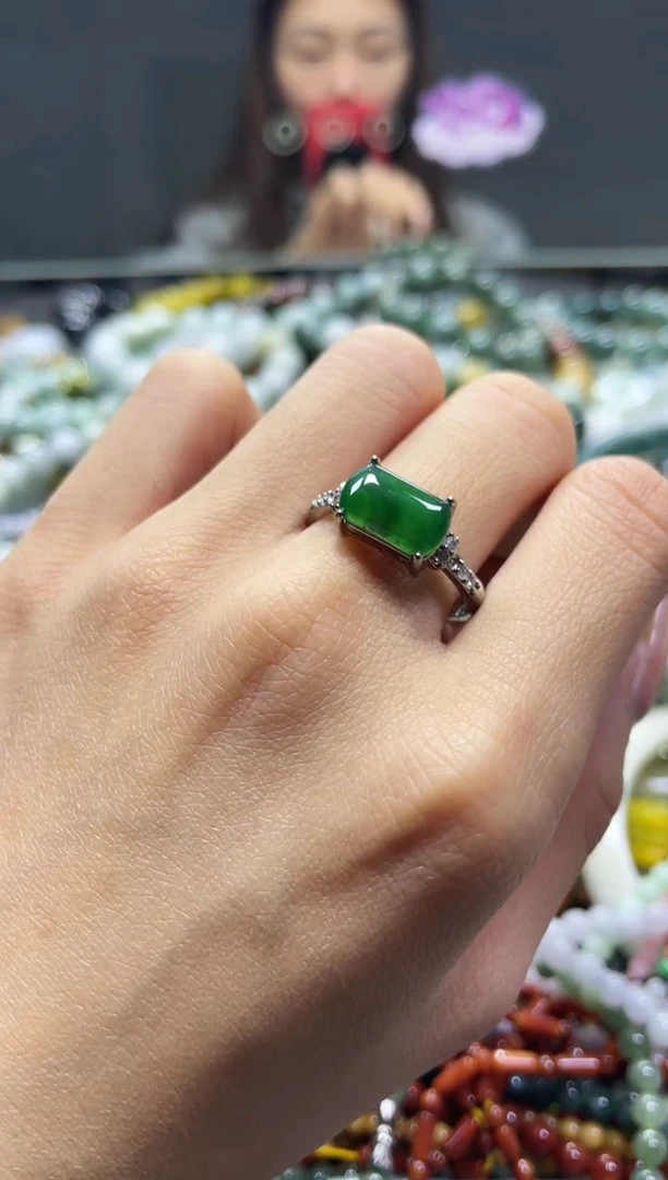 颈饰未镶嵌翡翠/V/翡翠A货，一件也是批发价