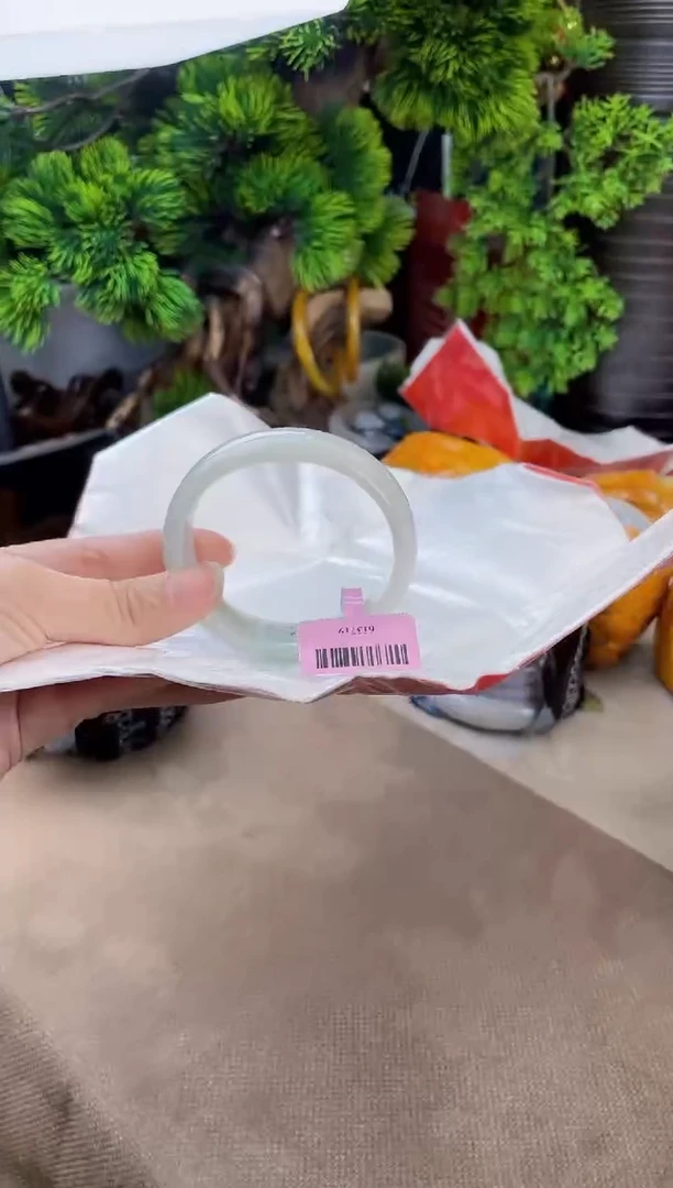 翡翠手镯未镶嵌翡翠手镯