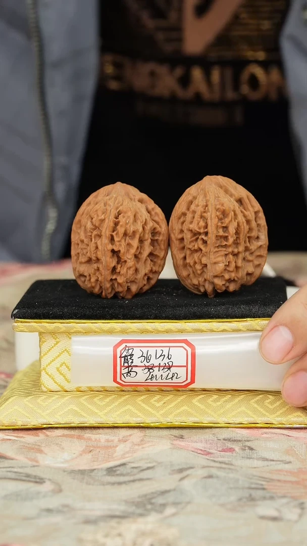 【闪购商品】文玩核桃把件龙纹将军榜