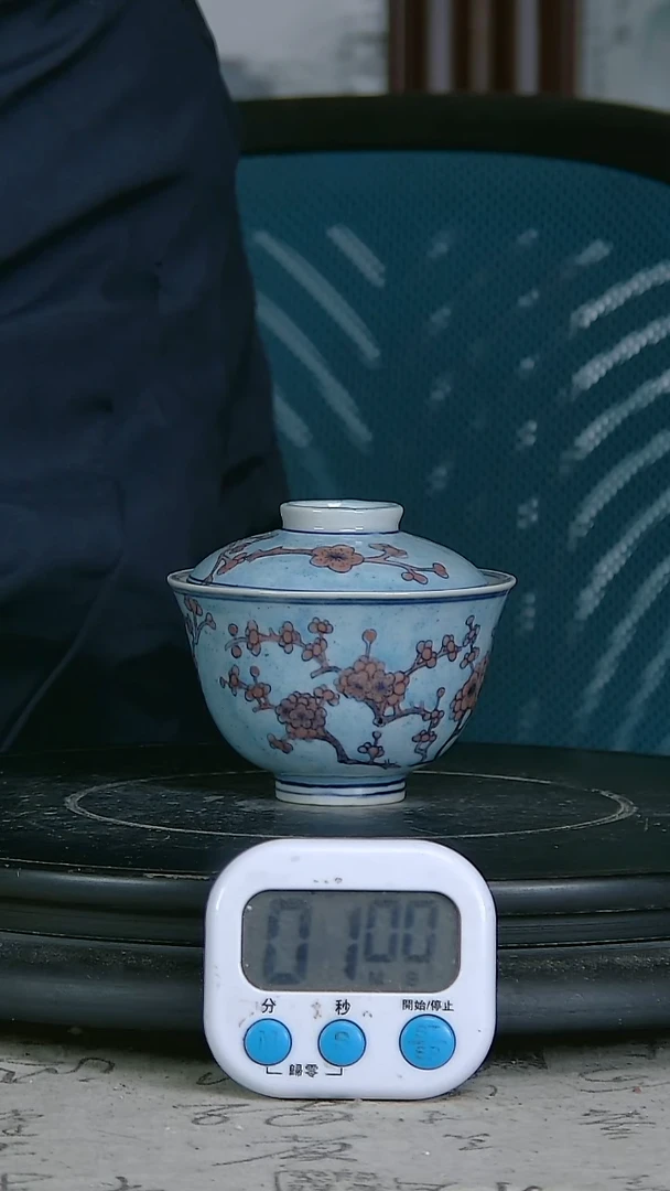 陶粉彩精绘花卉图碗