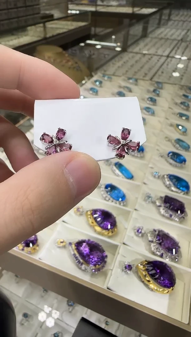 银S925镶嵌耳饰石榴石四叶花耳钉11mm