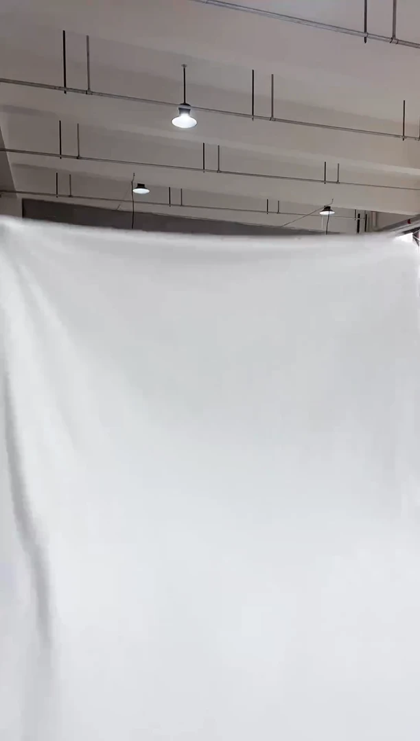 牛奶绒主播手上展示的产品
