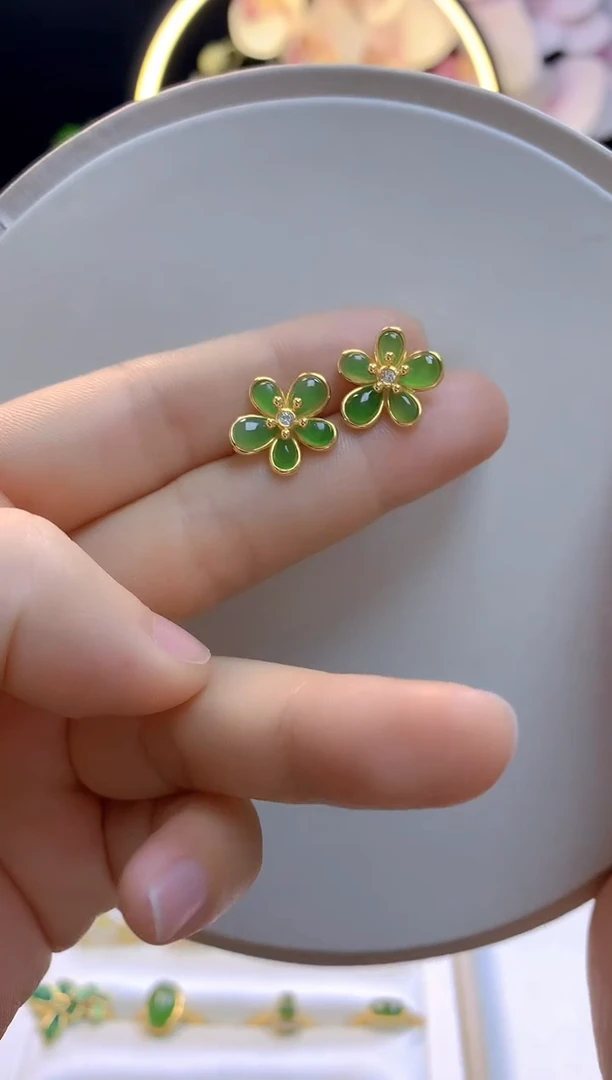 和田玉银S925镶嵌耳钉碧玉花花耳钉