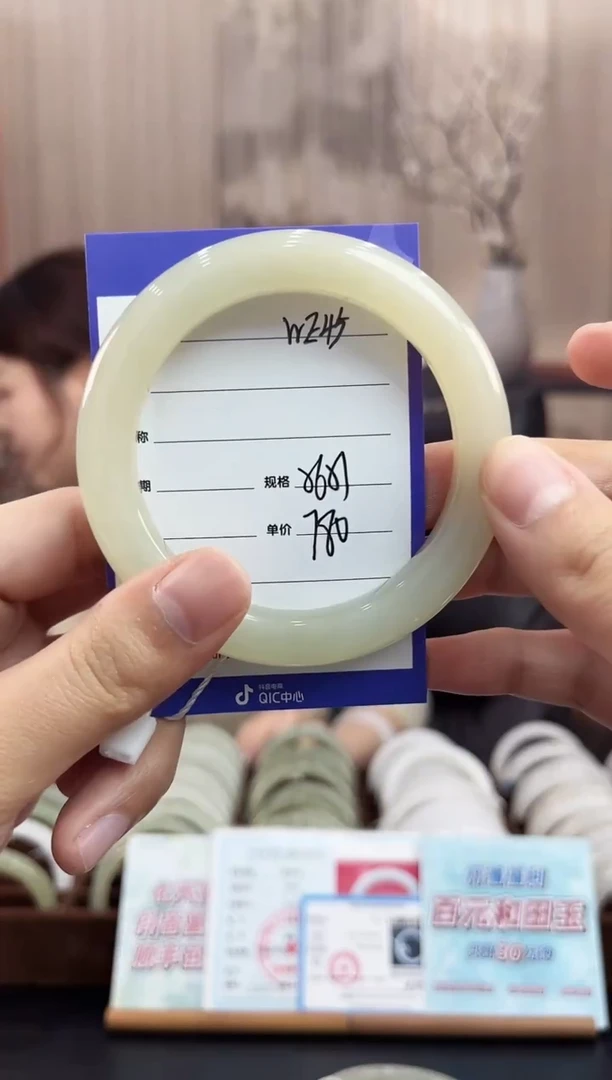 未镶嵌手镯和田玉WE45微色差