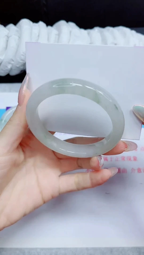 石英质玉手镯未镶嵌121.