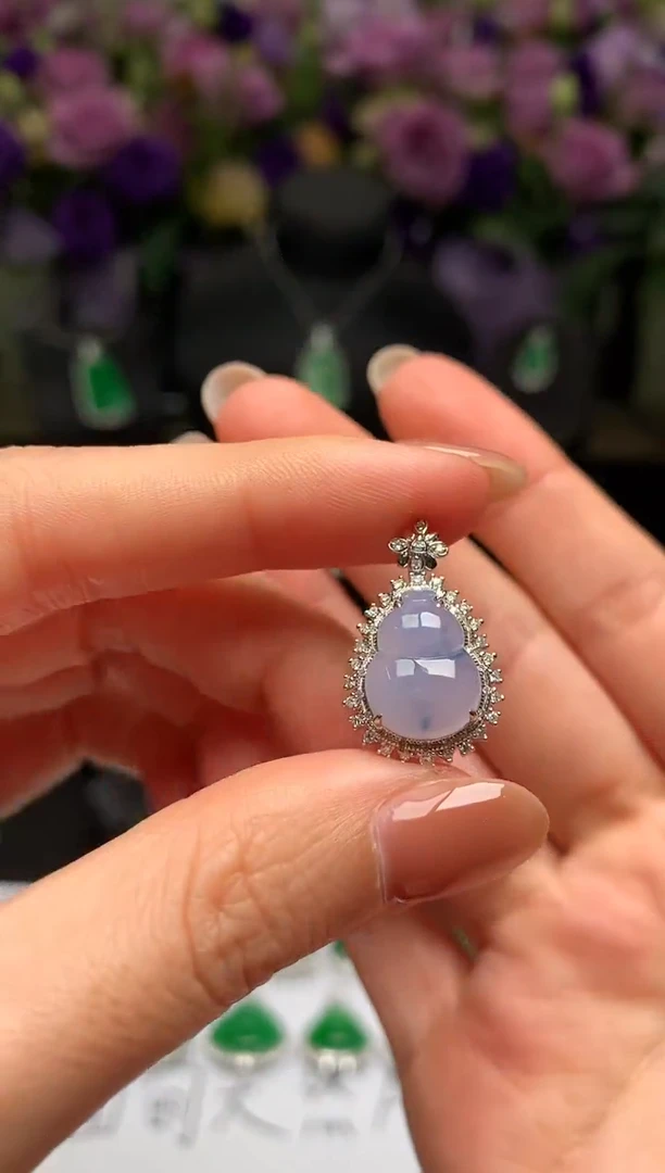 颈饰18K金镶嵌翡翠葫芦