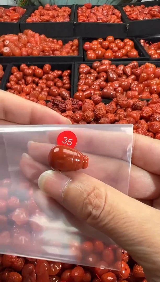 颈饰未镶嵌南红玛瑙1