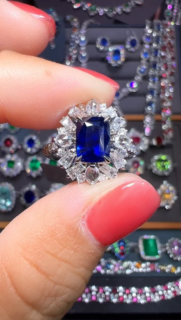 戒指蓝宝石18K金镶嵌AIGS 皇家蓝 2.05克拉