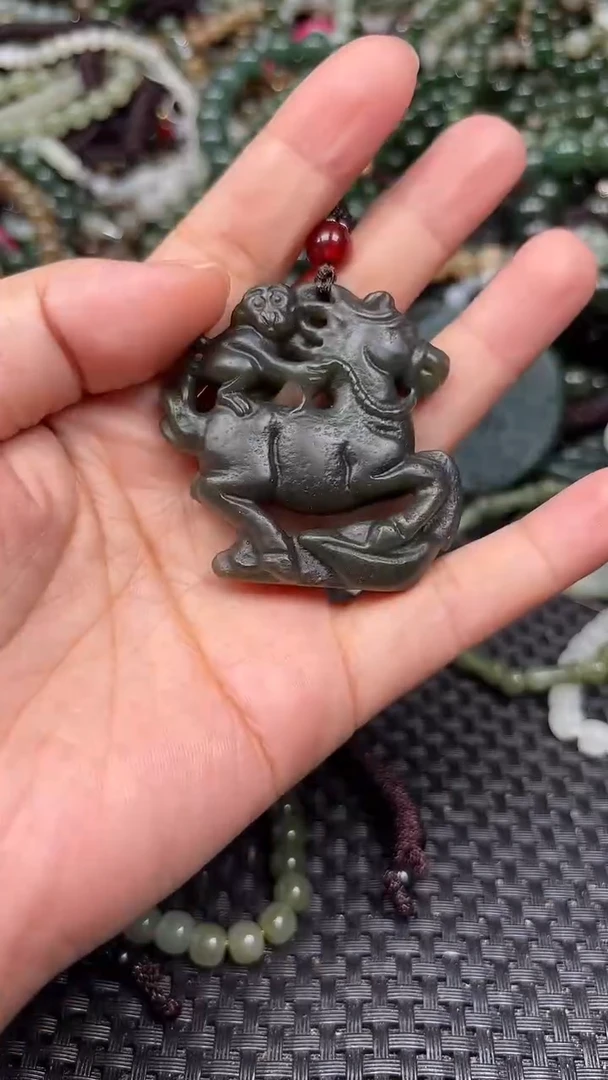 颈饰未镶嵌和田玉1