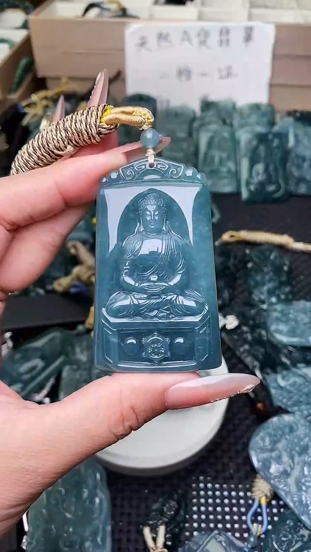 颈饰未镶嵌翡翠