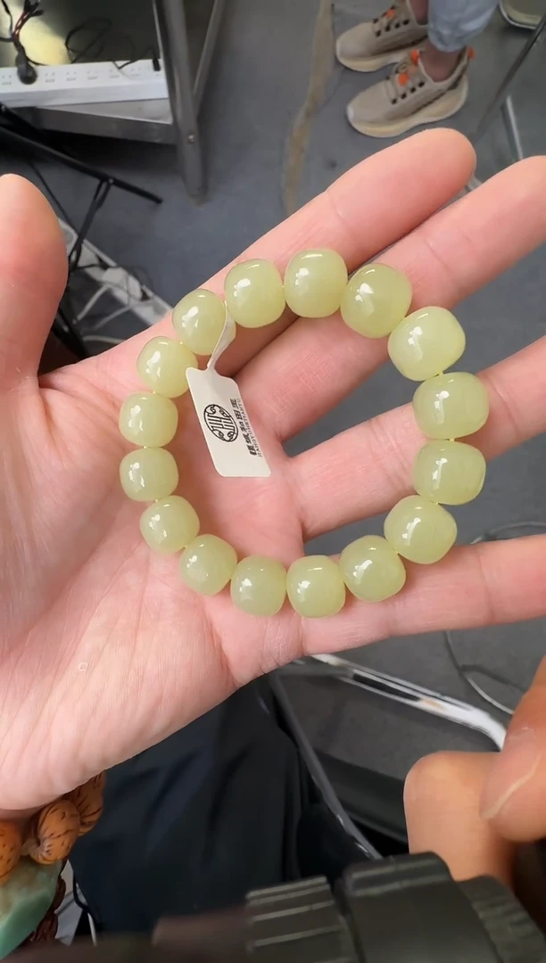 手串未镶嵌和田玉大*亮若羌黄口手串12*13（产地直发）