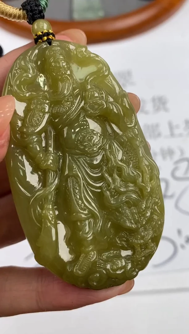 未镶嵌挂件翡翠情****哥305396    帅哥