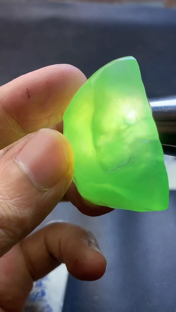 颈饰未镶嵌翡翠冰果绿小精品料