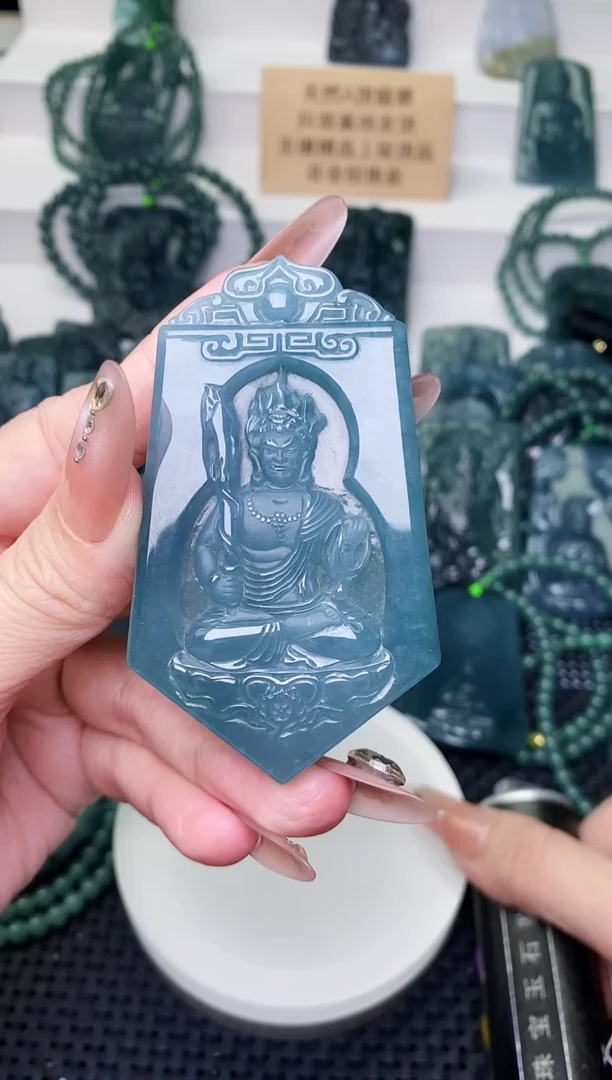 颈饰未镶嵌翡翠