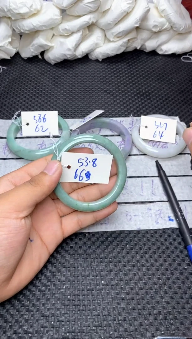 未镶嵌手镯翡翠66