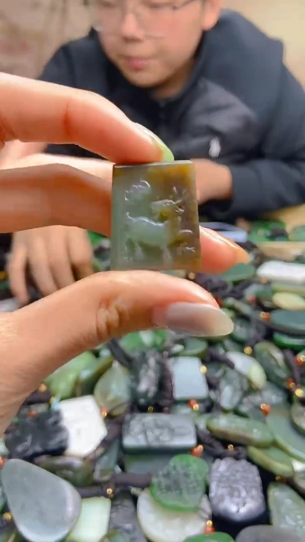 颈饰未镶嵌和田玉1