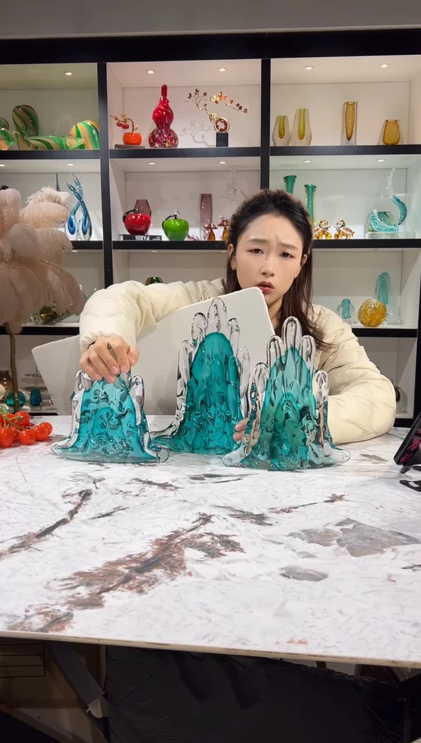 蓝色琉璃山摆件 现货