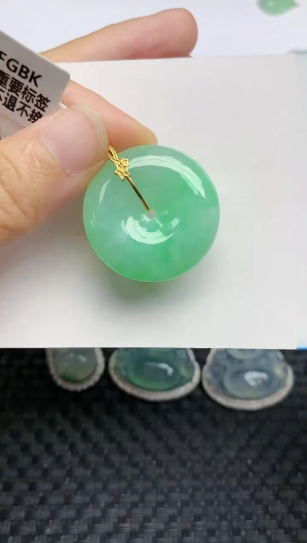 翡翠18K金镶嵌颈饰天然A货翡翠