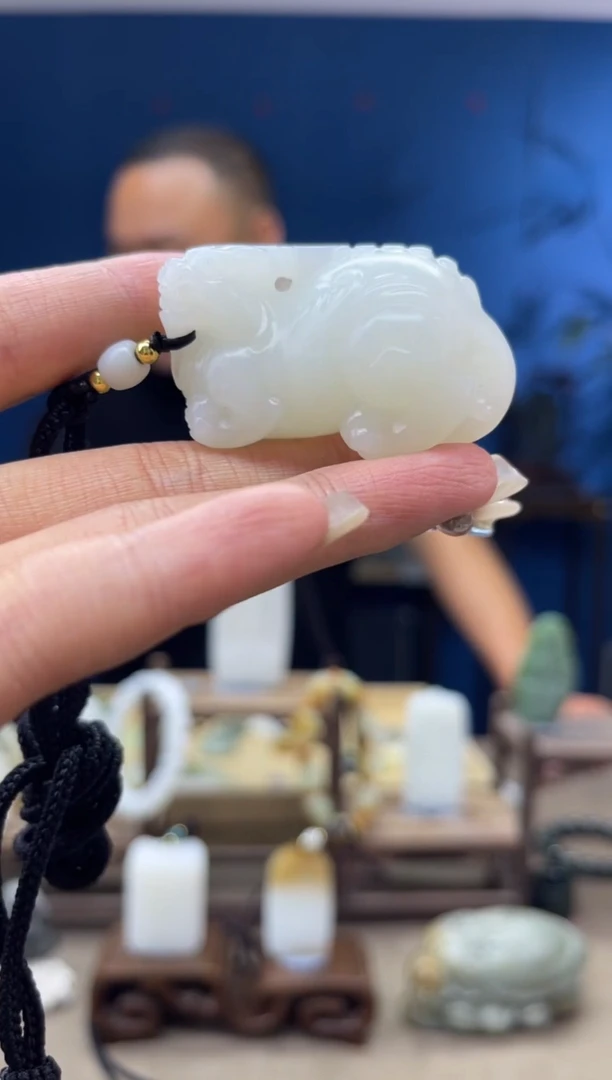 和田玉未镶嵌颈饰1