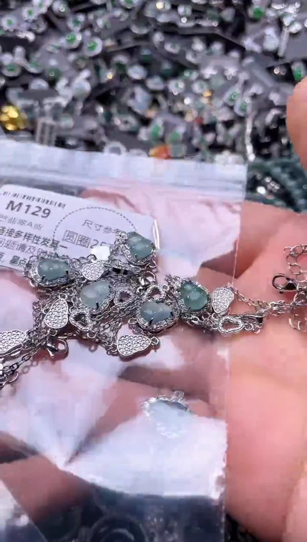 翡翠未镶嵌颈饰M129手链 多样性发其一