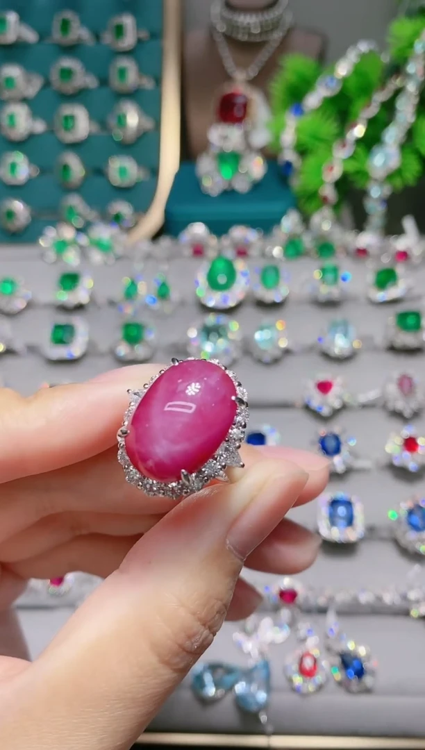 铂Pt900镶嵌戒指红宝石小**～.