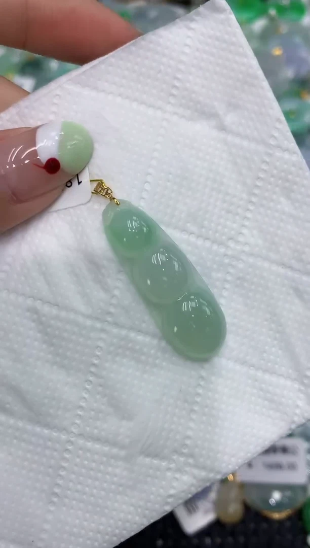 翡翠18K金镶嵌颈饰111111111111