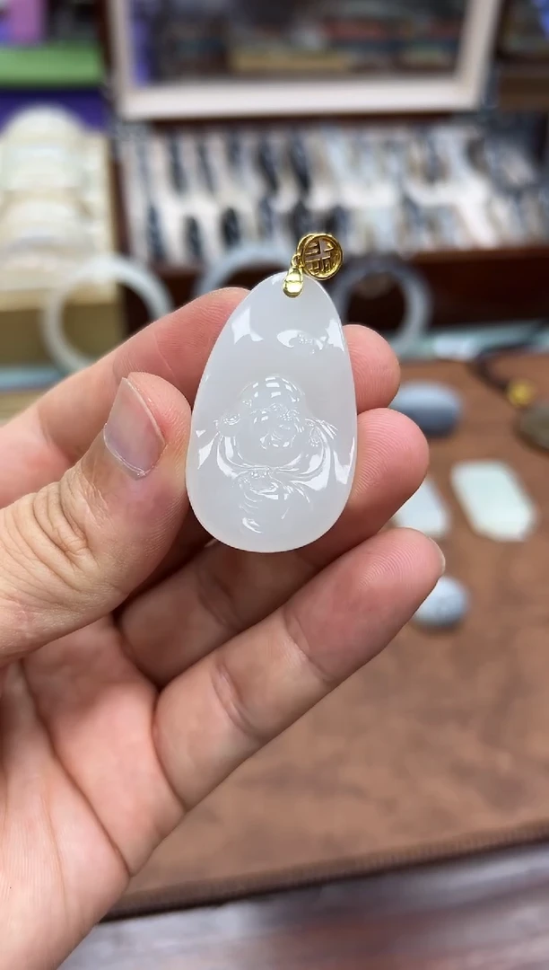 和田玉18K金镶嵌颈饰佛公