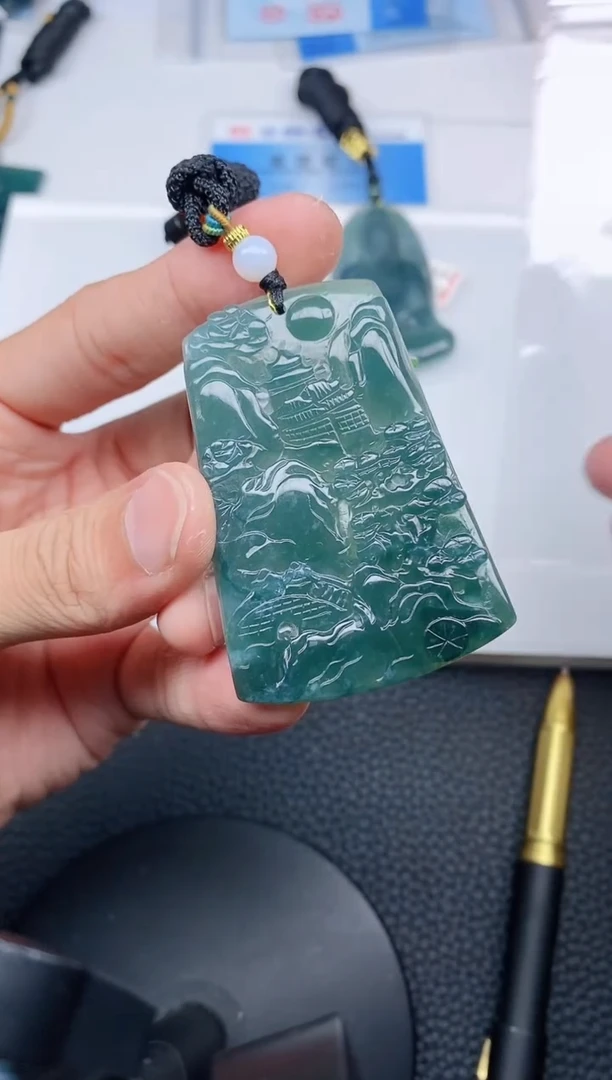 颈饰未镶嵌翡翠