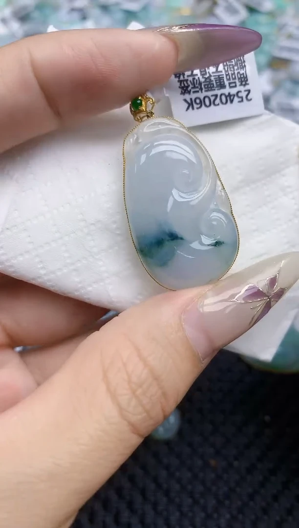 翡翠挂件18K金镶嵌天然翡翠A货