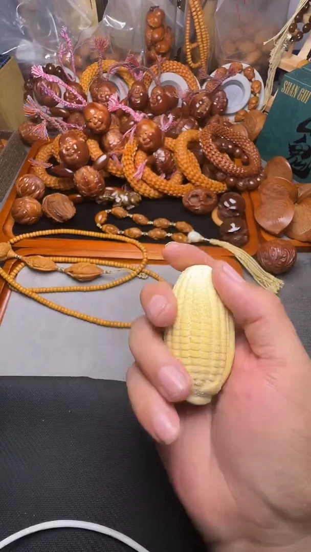 手串橄榄核龙血金丝竹玉米一个