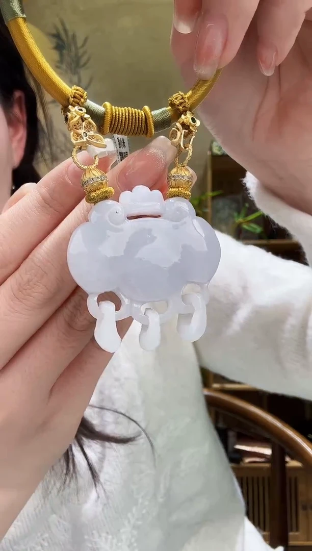 颈饰未镶嵌翡翠吊坠