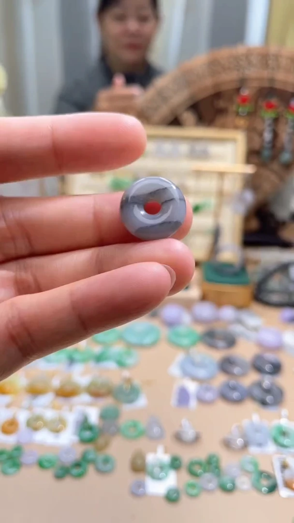 【闪购商品】翡翠颈饰未镶嵌甜甜圈