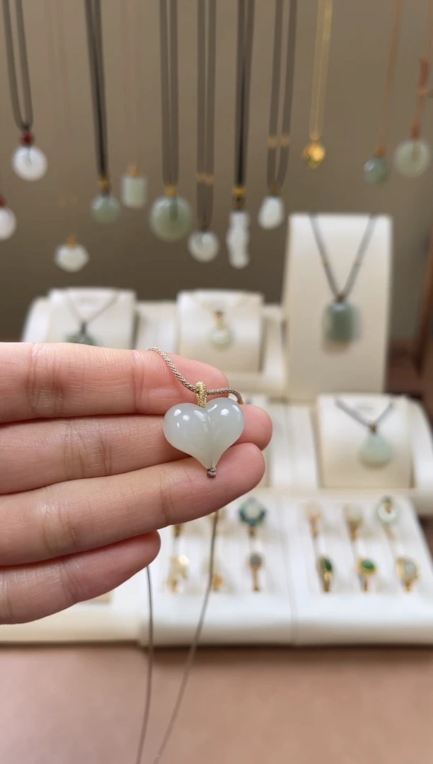 颈饰未镶嵌和田玉和田玉吊坠