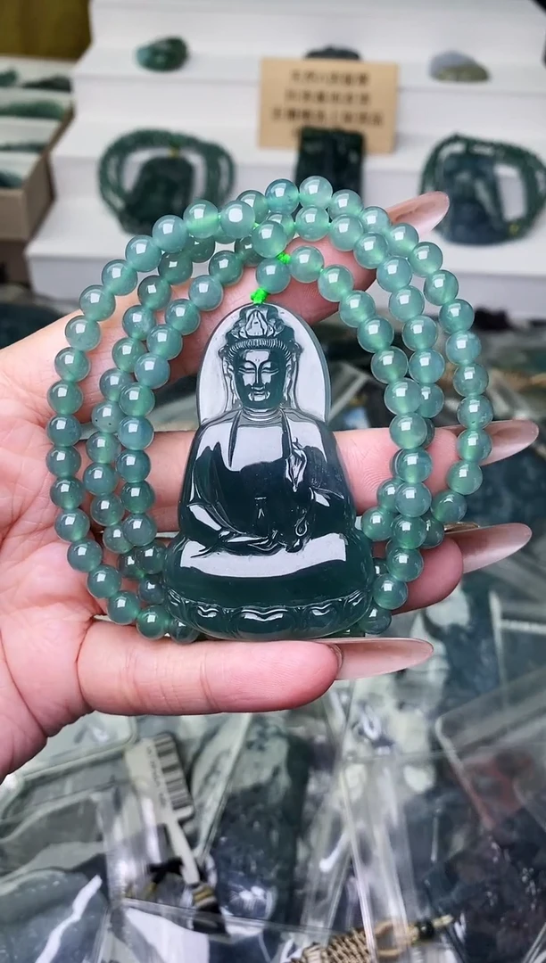 颈饰未镶嵌翡翠