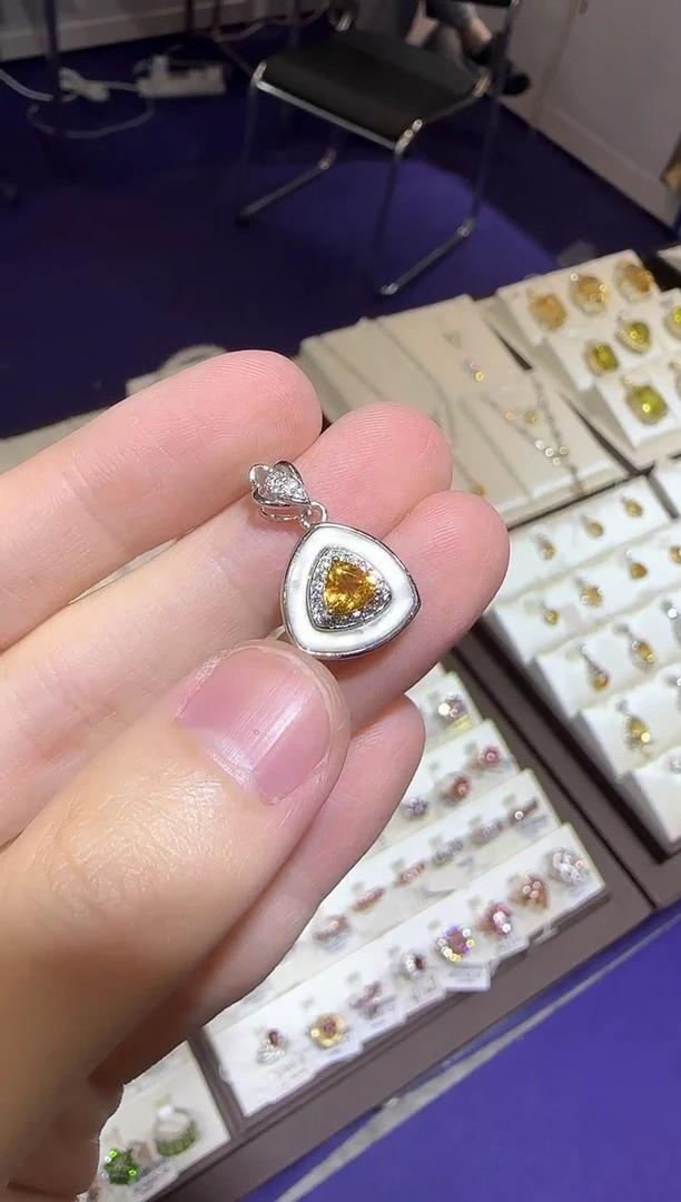 【闪购商品】黄晶颈饰银S925镶嵌6mm时尚